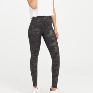 Spanx Faux Leather Camo Leggings Size Medium